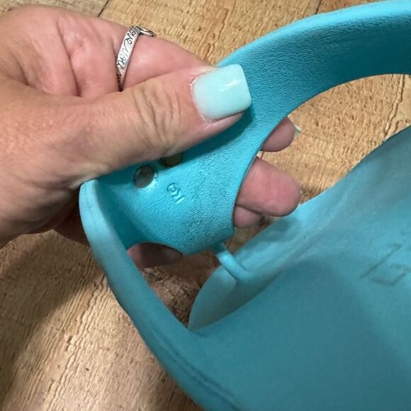 MICHAEL MICHAEL KORS
Linsey Logo Rubber T-Strap Sandal - Picture 6 of 7